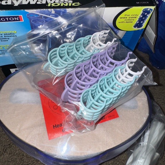 Remington Body Waves Ionic Rollers - Blue and White - Picture 3 of 5